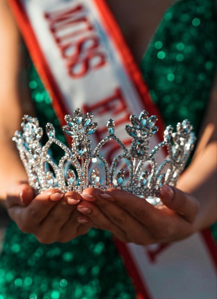 Édito. « Casse-toi sale grosse ». Une candidate à Miss France fait rentrer la grossophobie dans le concours